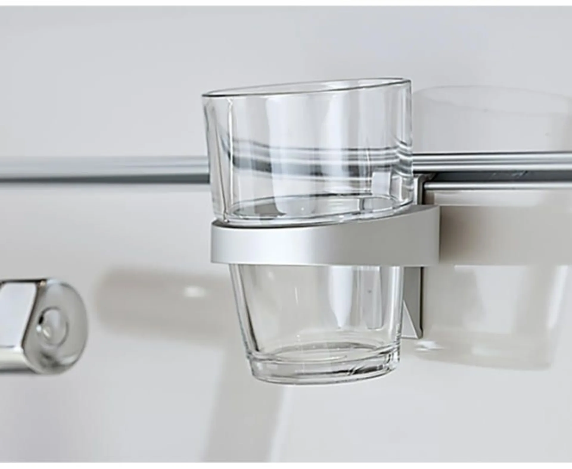 Aluminium Glashalter für Profilleiste 53425 in silber, für 1 Glas oder Becher