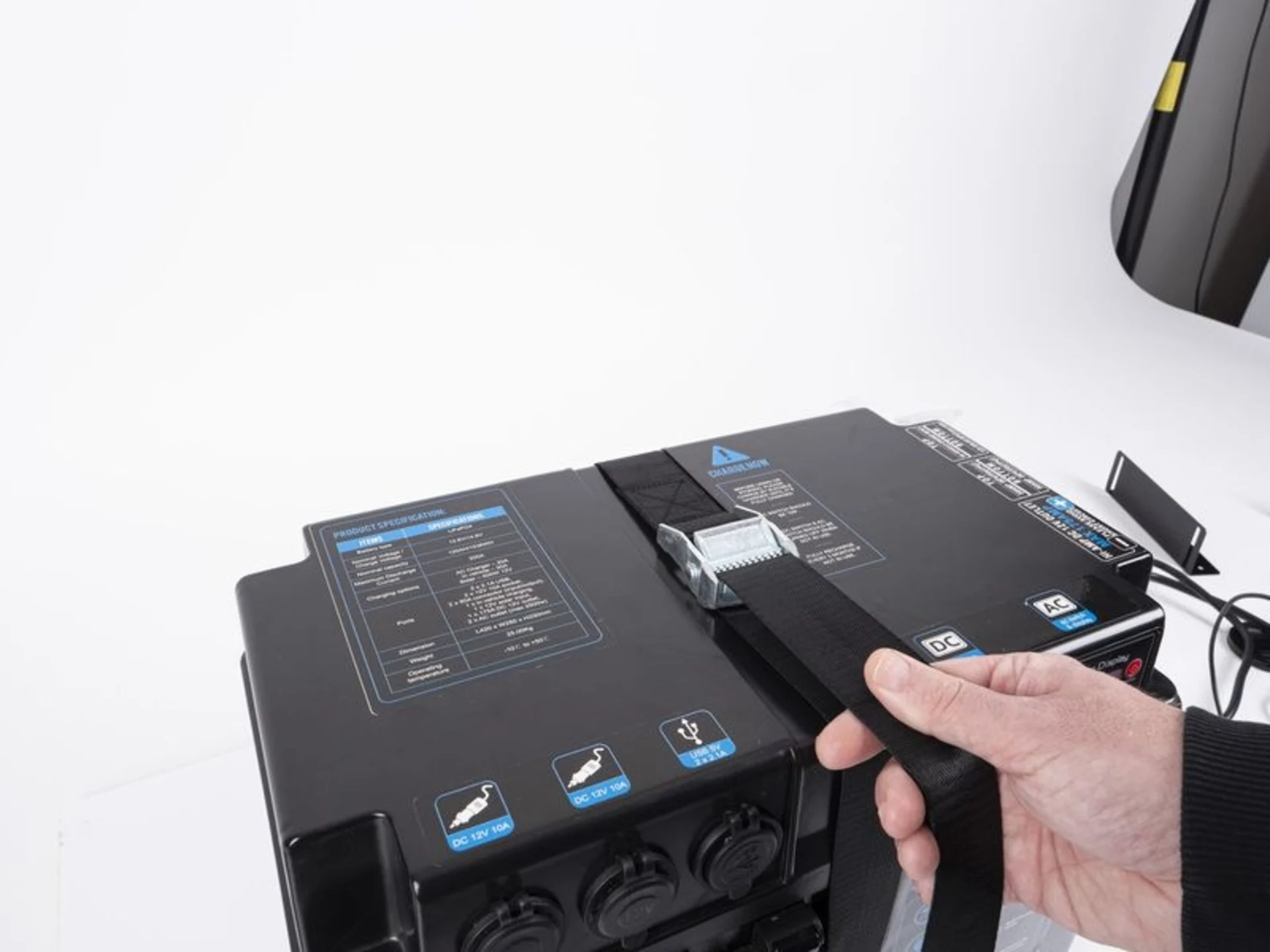 LithPowerUnit 80 - Multifunktionale Power Unit mit 1024 Wh LiFePO4 Batterie, Sinus-Wechselrichter 1000 W und MPPT-Solarregler