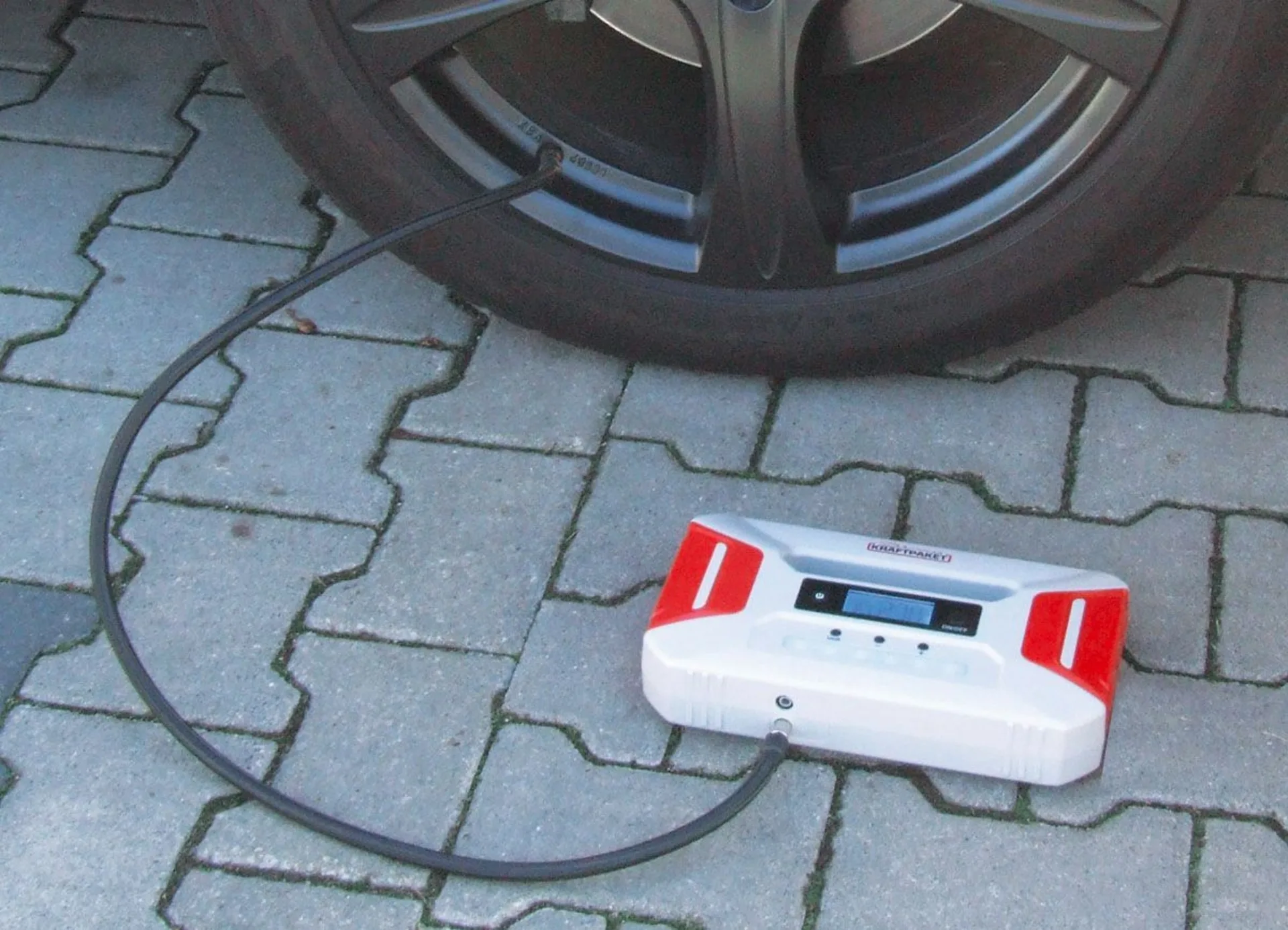 Dino Kraftpaket Démarreur / Jumpstarter 12 V / 600 A