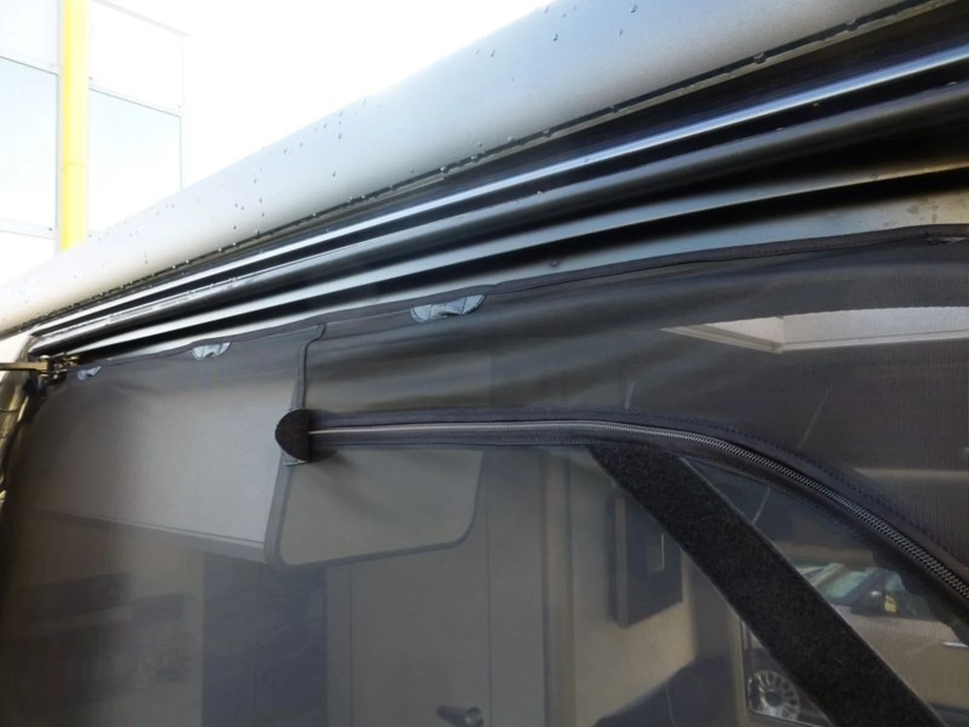Moskitonetz für Schiebetür von Mercedes-Benz Sprinter und Volkswagen Crafter mit Serienhochdach