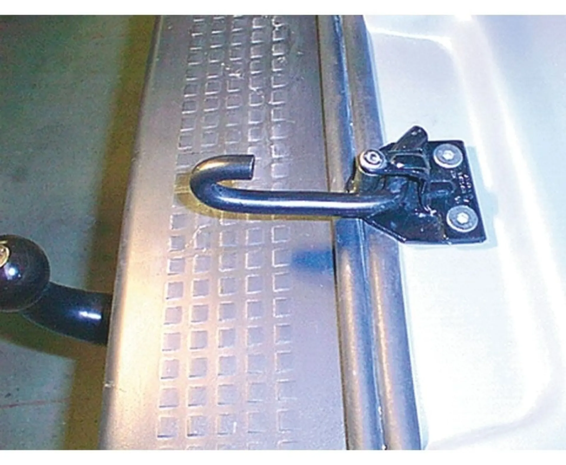 Heckklappenaufsteller Airlock für VW T5/T6, MB Viano ab 2004 und Opel Vivaro
