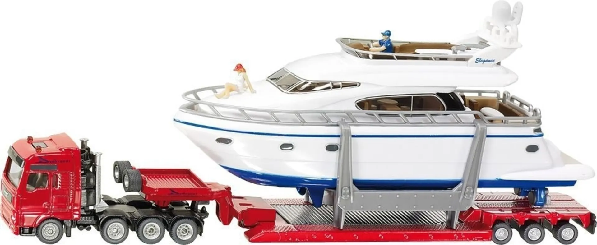Camion lourd avec yacht