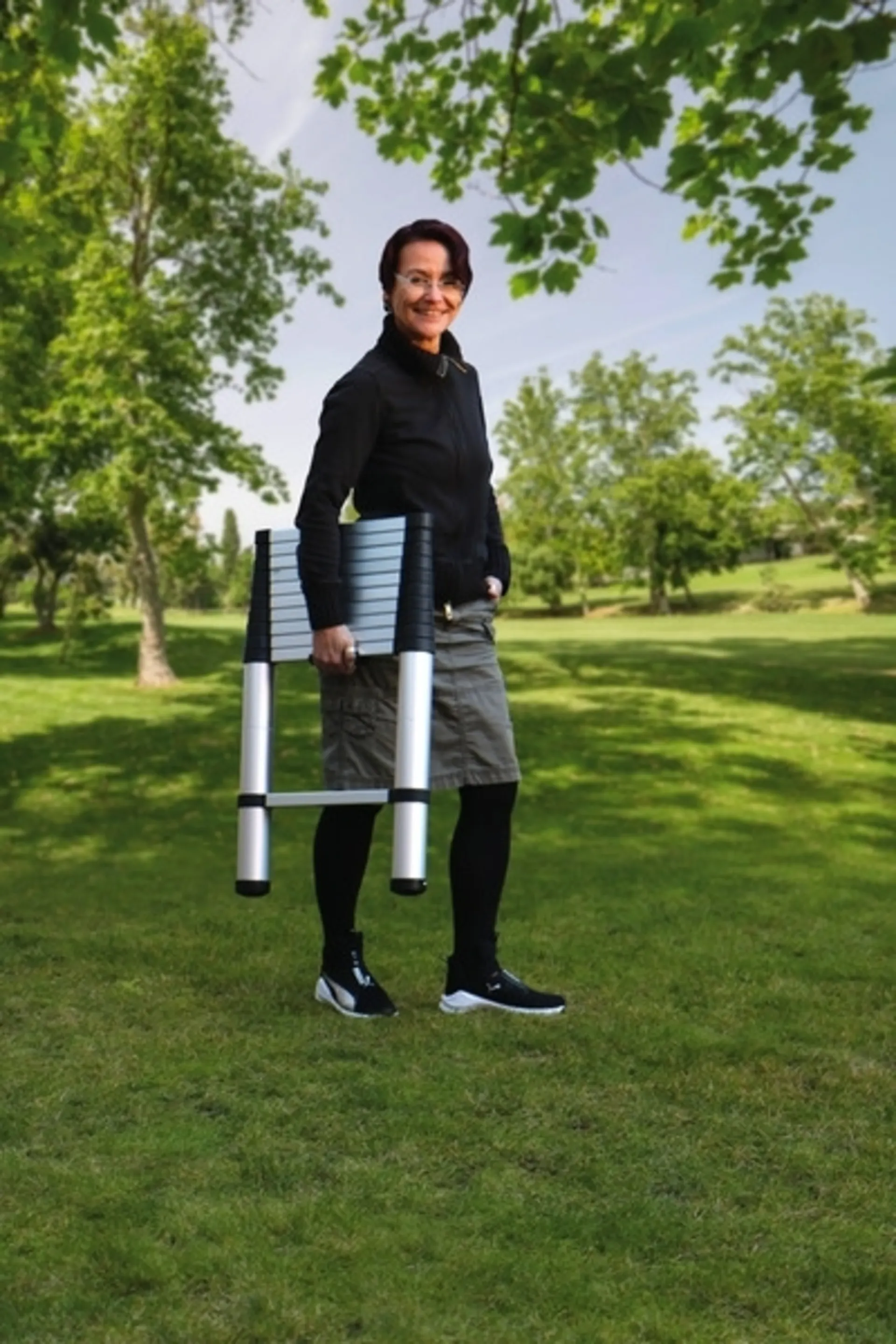 Echelle télescopique pliable en aluminium avec 11 marches et longueur max, 3.2 m - CARBEST Escali