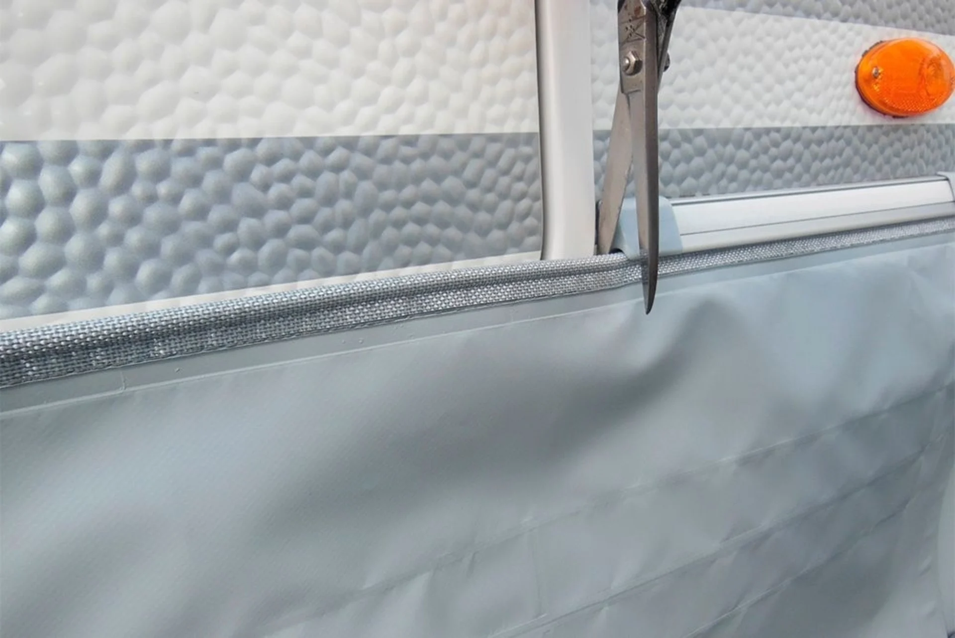 Hindermann Winterbodenschürze mit Polyvinylchlorid Keder hellgrau 7 Meter