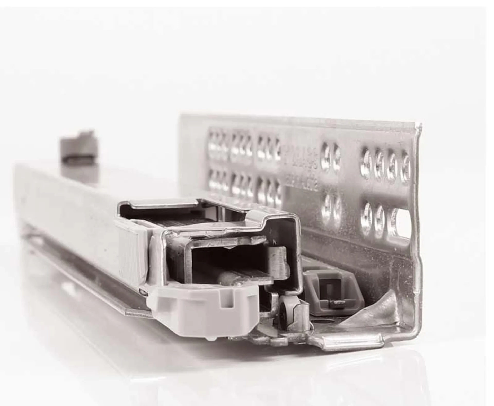 Schubladen-Vollauszug mit Soft-Close Automatik (450 mm)
