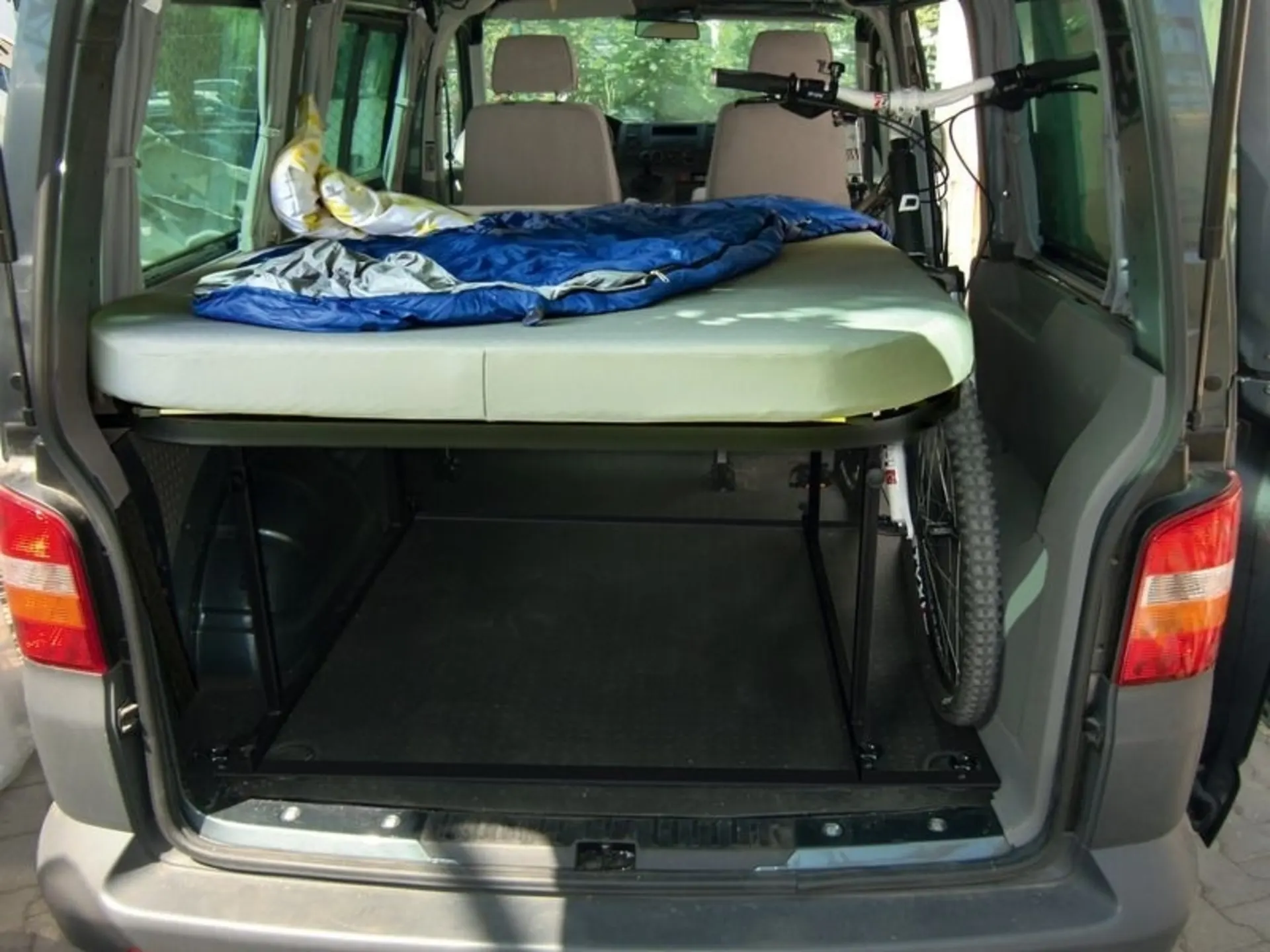 Volkswagen T6/5 Bike & Surf Maxi-Bett mit Matratze