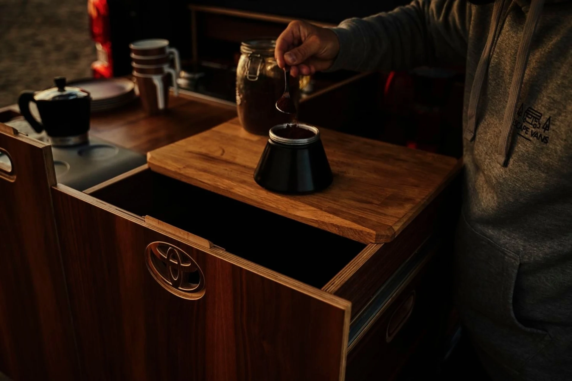 Escape Vans Tour Box L Walnut Escape Vans Tour Box L Walnut
