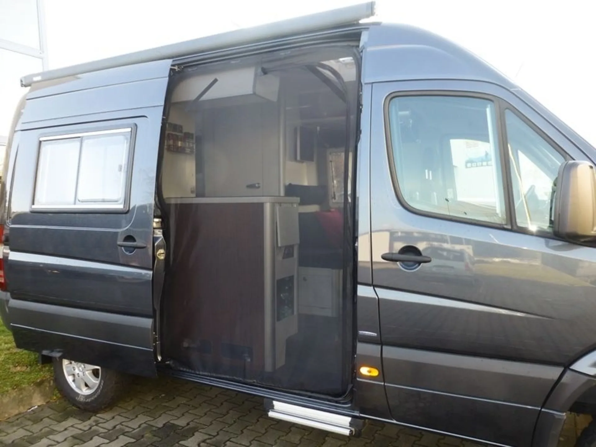 Moskitonetz für Schiebetür von Mercedes-Benz Sprinter und Volkswagen Crafter mit Serienhochdach