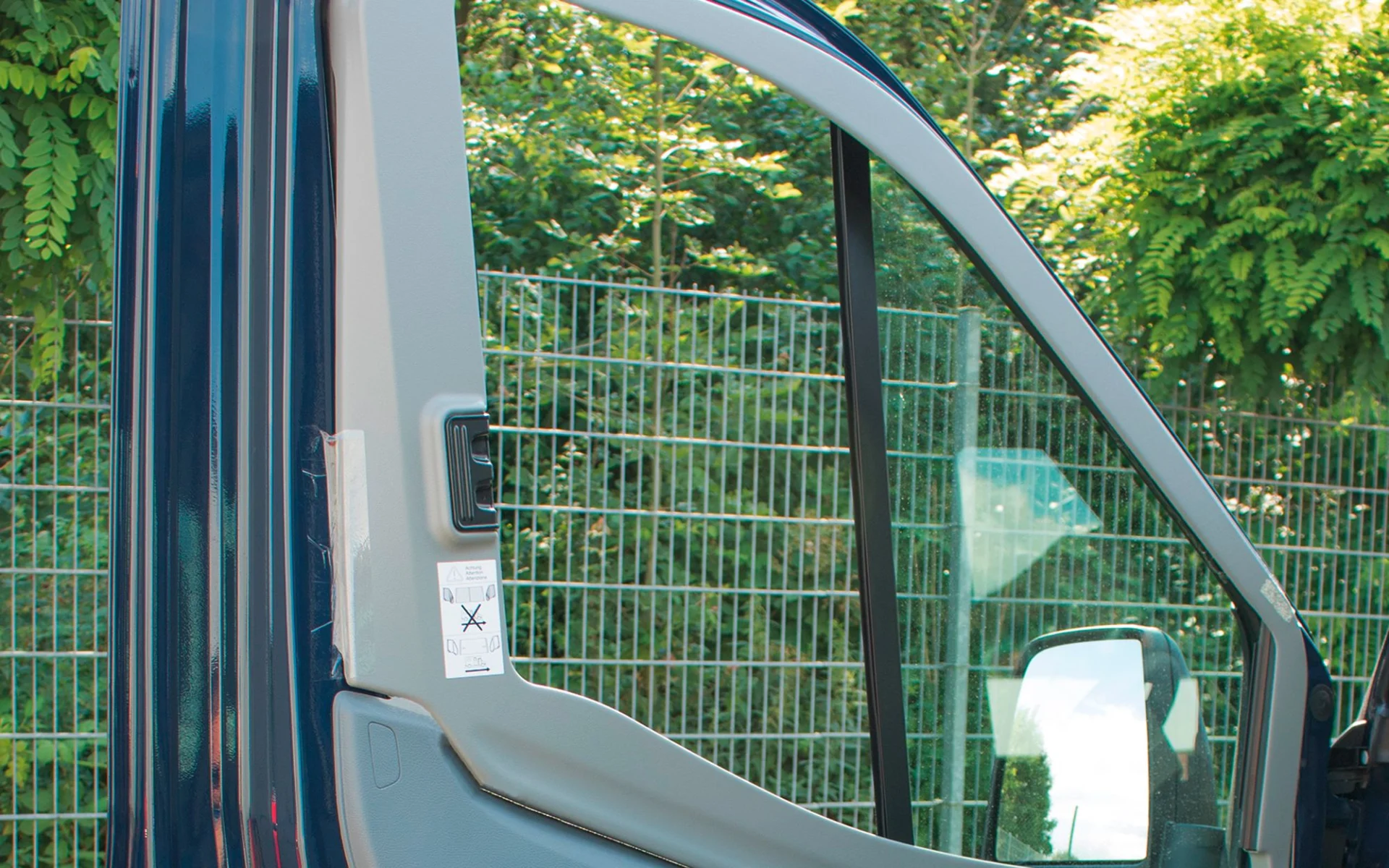 Remis Fahrerhausverdunkelung REMIfront IV linkes Seitenfenster für Ford Transit (Modell V363) ab 2019