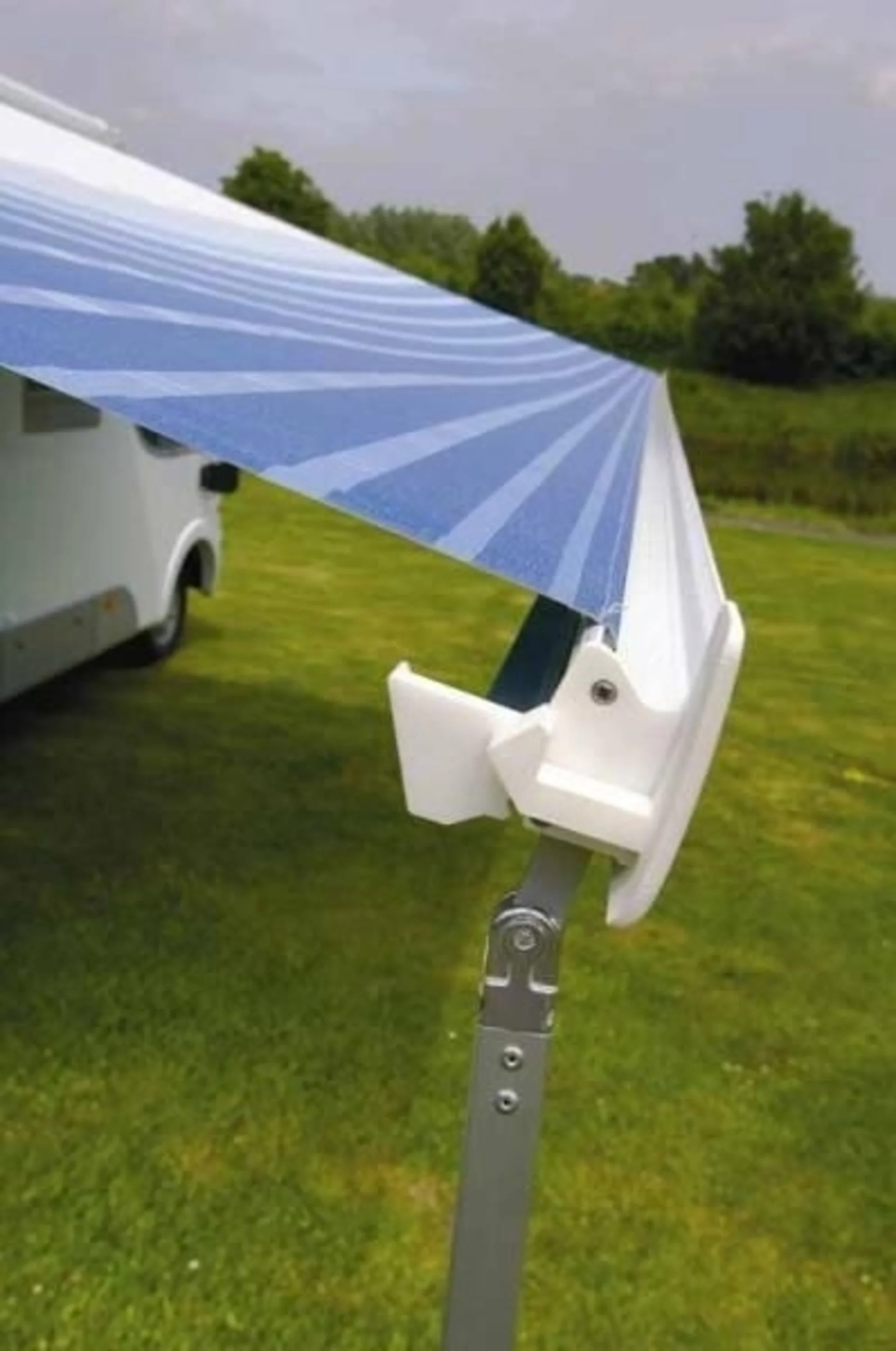 Thule Omnistor Markise 8000 5.5m Auszug 2.75m mit Mystic grauer Farbe und Seitenwandmarkise (4.00 m - 6.00 m)