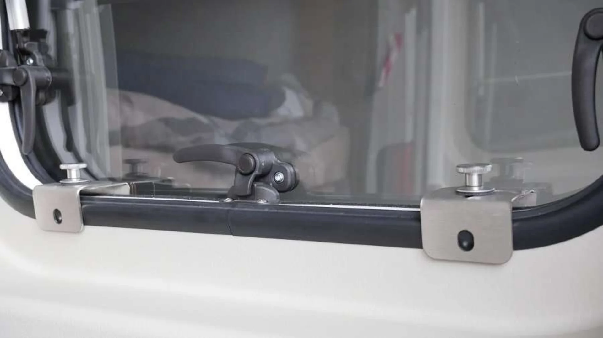 Profilé de sécurité Womo RK-62 pour fenêtres sans cadre en applique Profilé de sécurité Womo RK-62 pour fenêtres sans cadre en applique