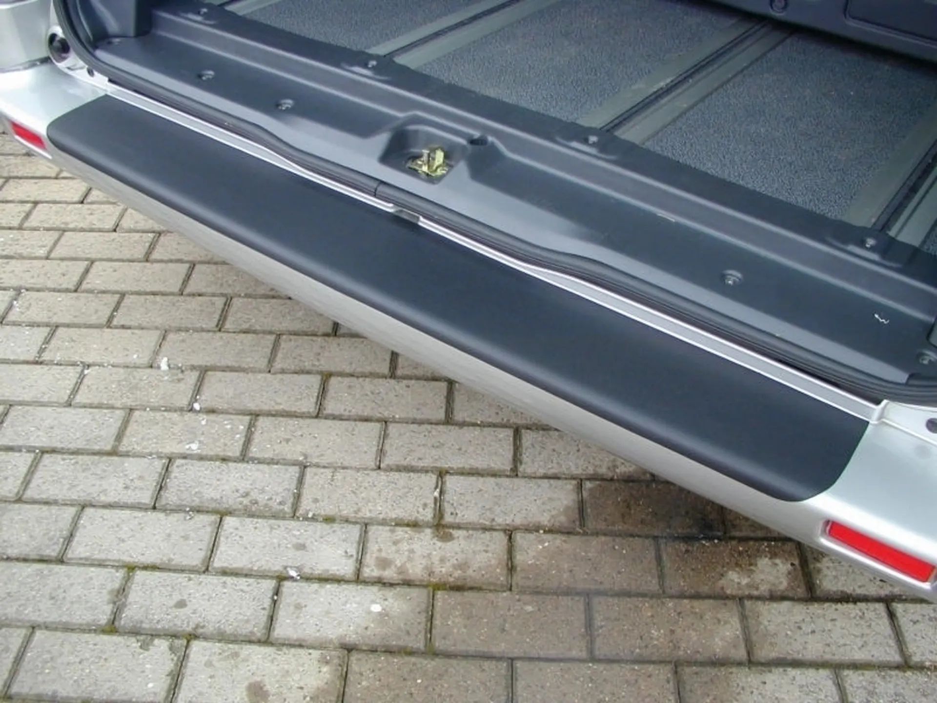 Film de protection pour seuil de chargement Renault Trafic Film de protection pour seuil de chargement Renault Trafic