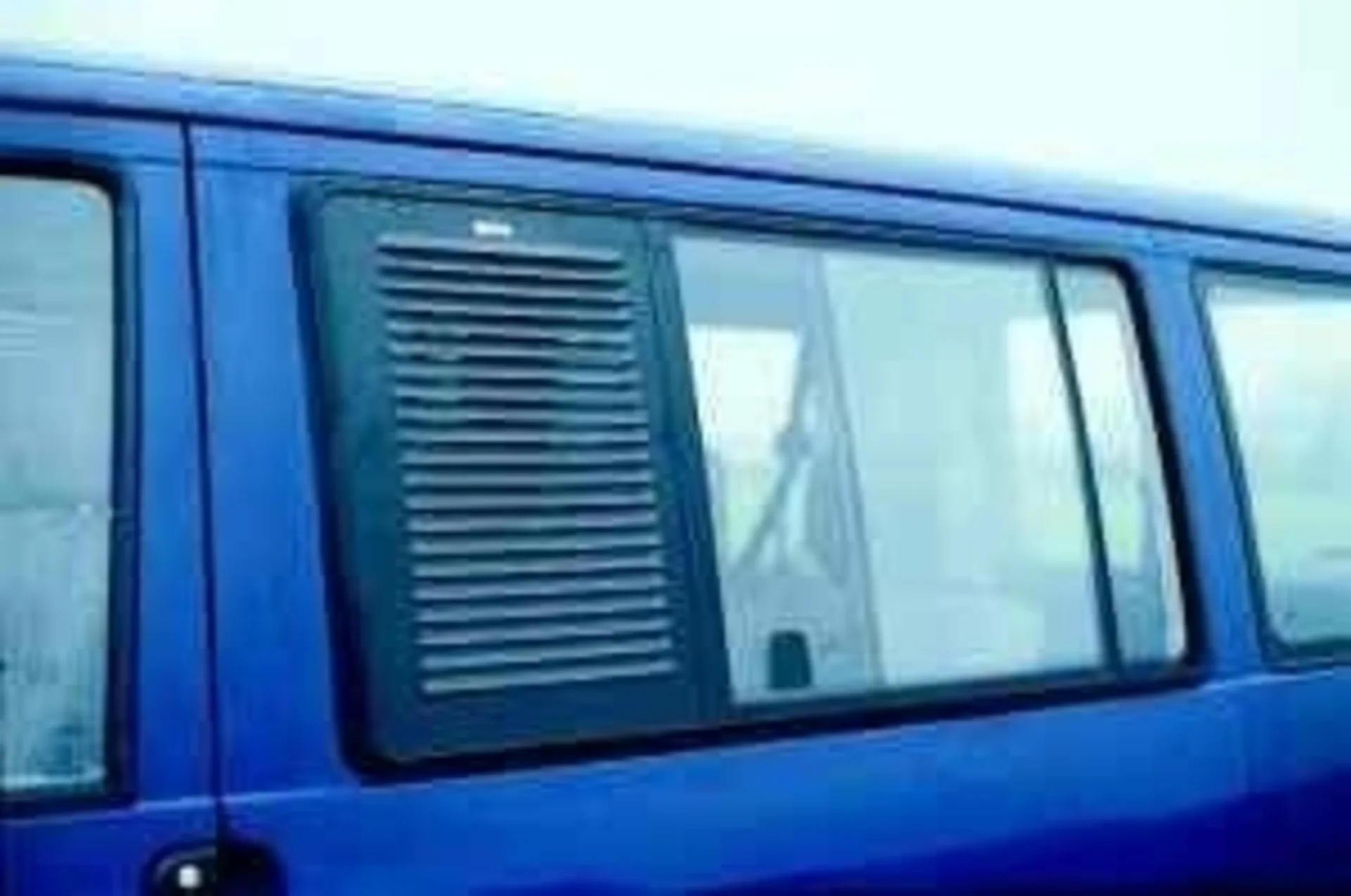 Airvent T4 - La grille de fenêtre pour le salon et la cabine de conduite Airvent T4 - La grille de fenêtre pour le salon et la cabine de conduite