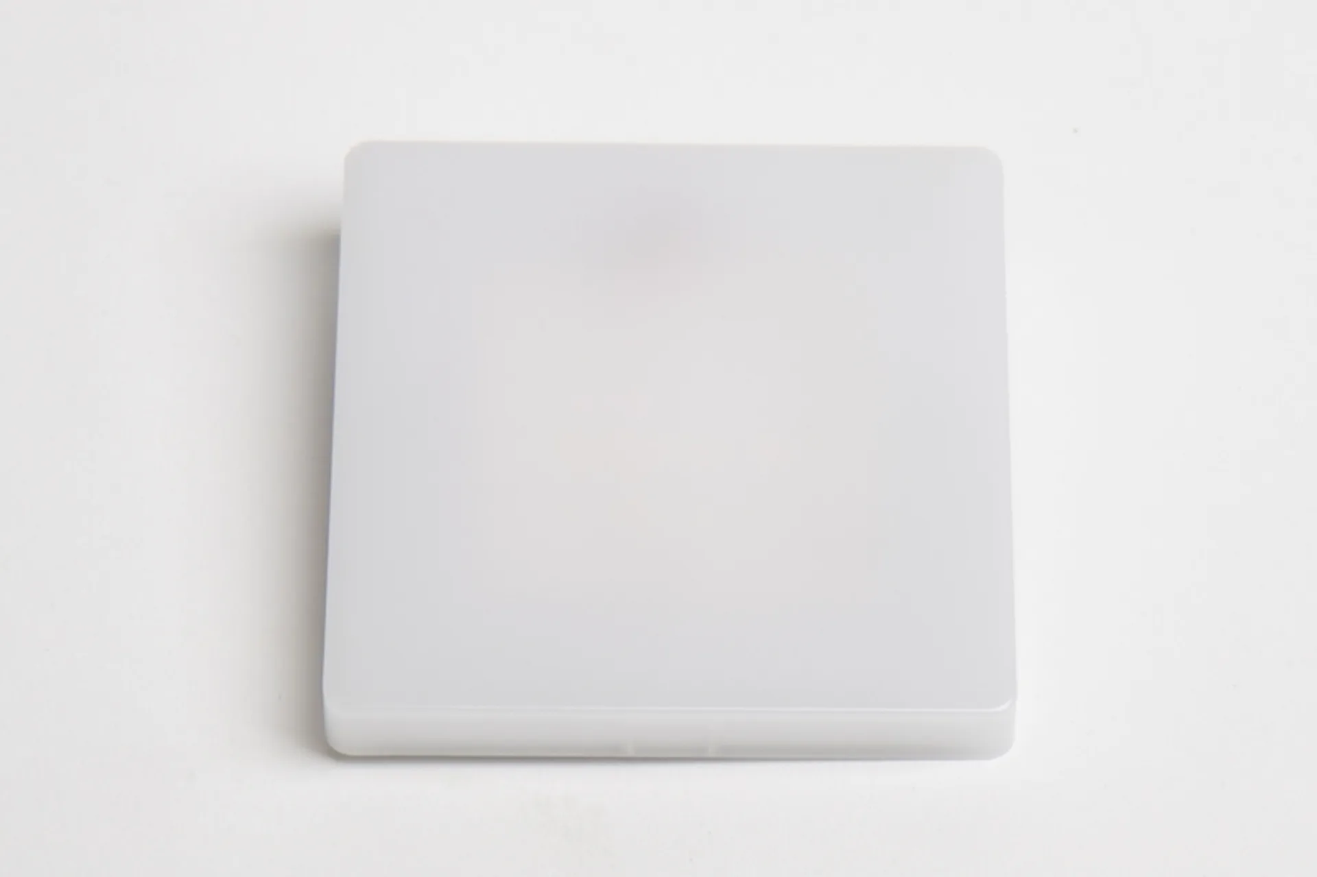 Applique murale et plafonnier LED Carbest de forme carrée avec une lumière opale-blanche Applique murale et plafonnier LED Carbest de forme carrée avec une lumière opale-blanche