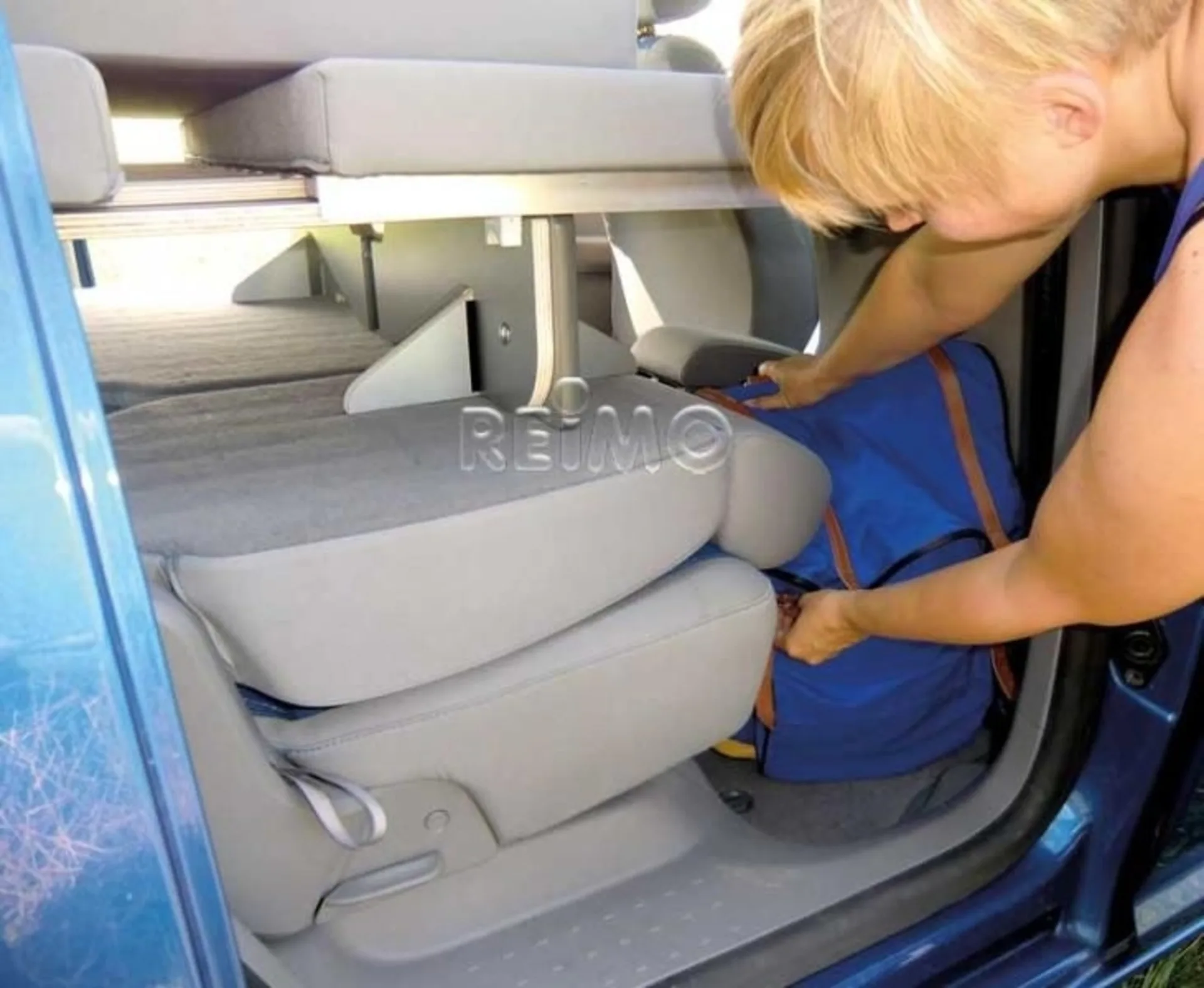 VW Caddy Active Bett für 2 Personen mit Lattenrost, Polstern und Bezügen