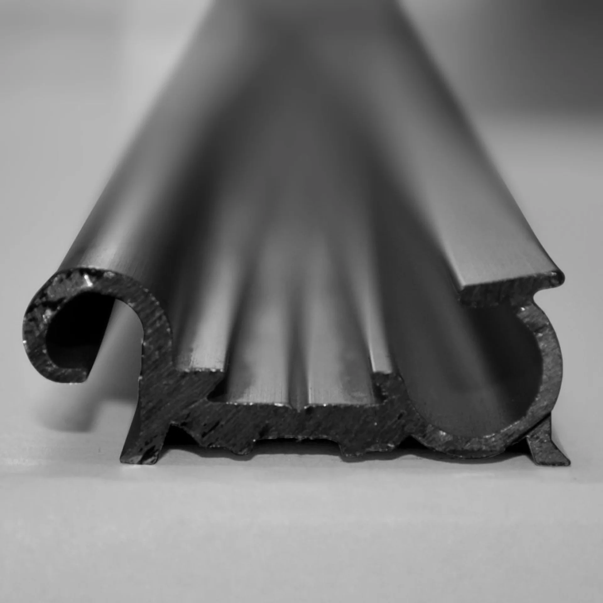 Fenstereinhängeschiene 25 mm, schwarz