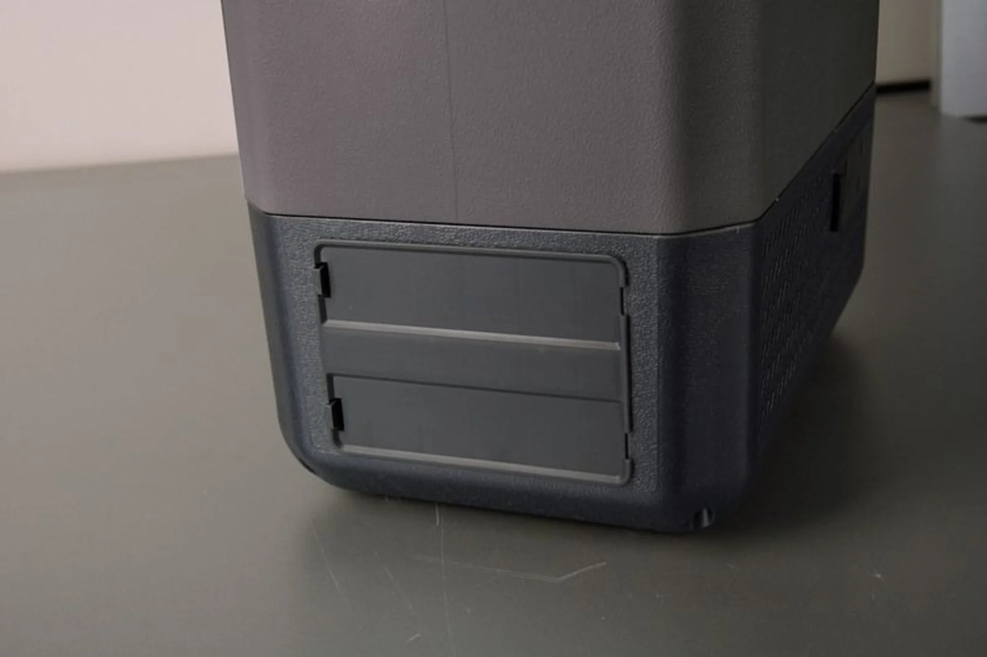 Glacière portable à compresseur Carbest avec une capacité de 8L et une poignée de transport classique