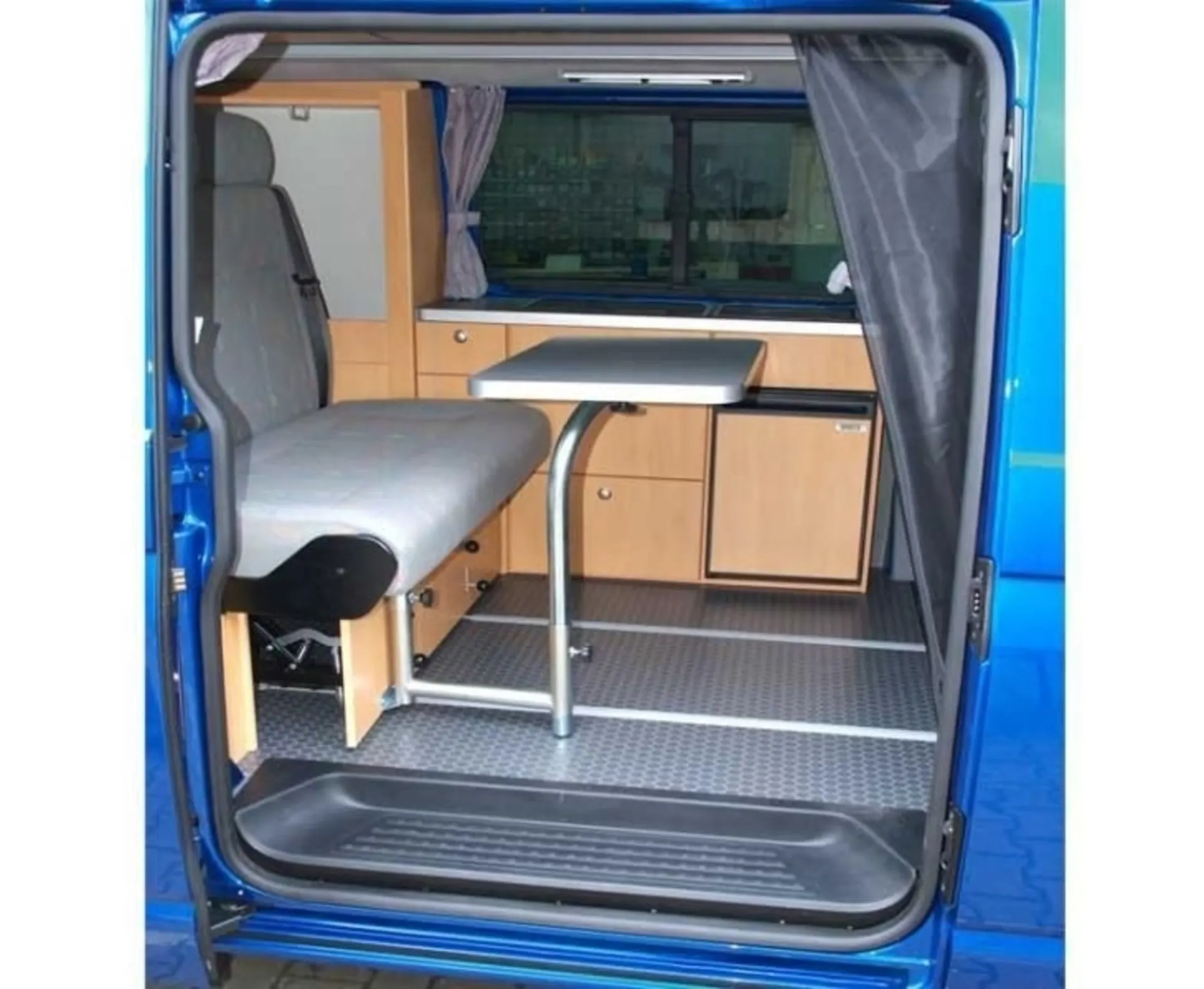Installation de table de luxe avec piètement de table pivotant en anthracite pour VW T6/5, y compris support mural et pied de table rabattable