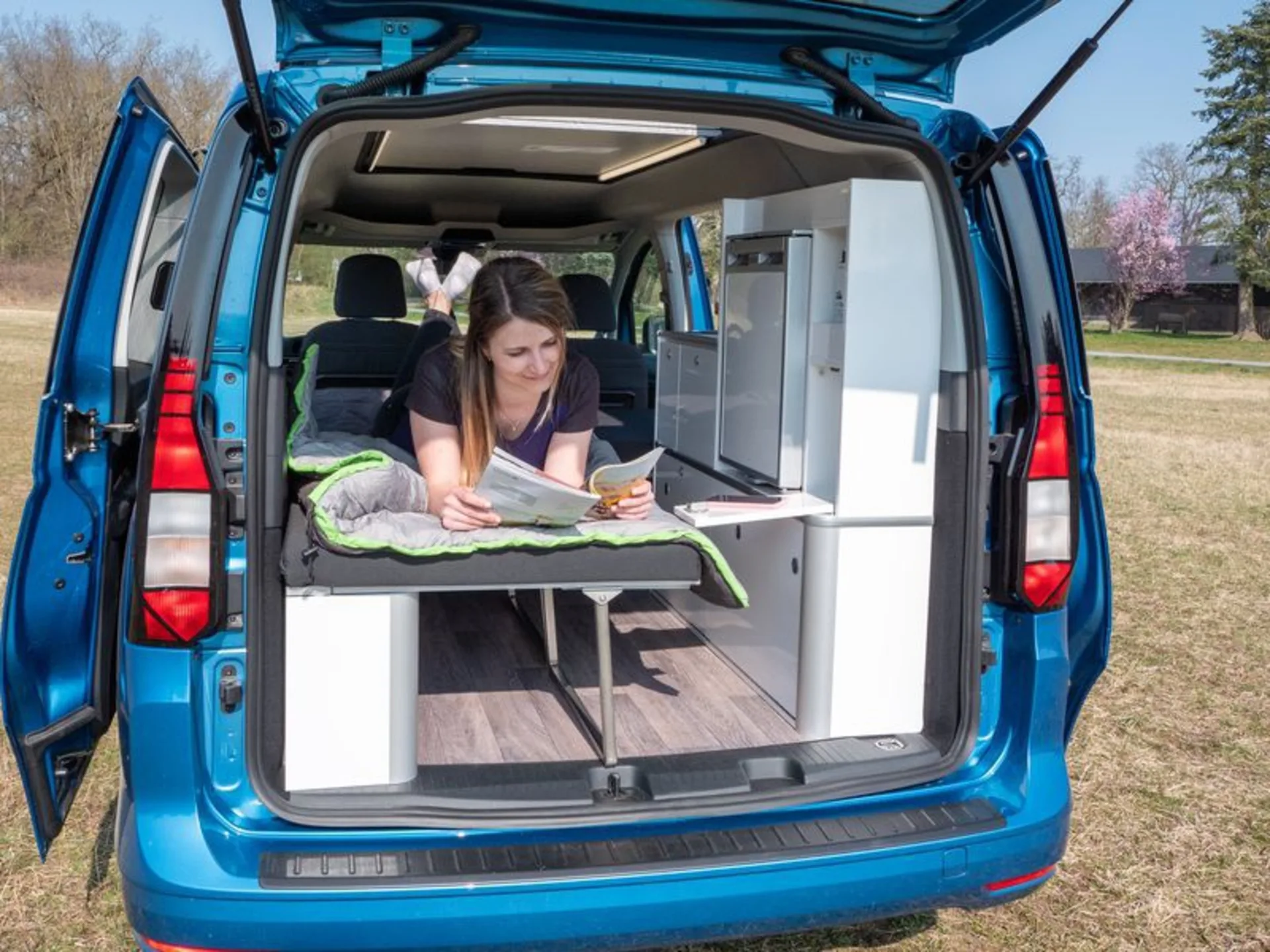 Camp Bett mit Klappsitzbank für VW Caddy 5 L2 (nur in Verbindung mit Möbelzeile Art,-Nr, 14501)