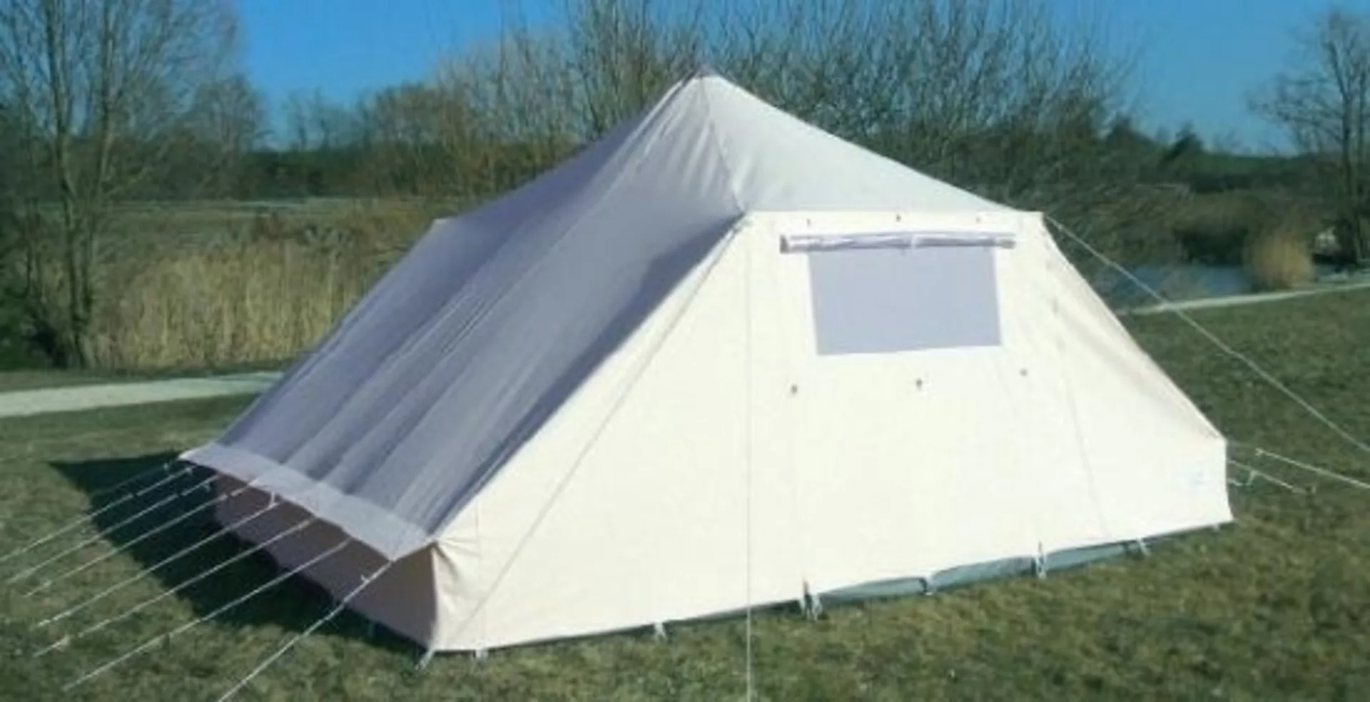 Kentucky 440 x 330 cm White Line