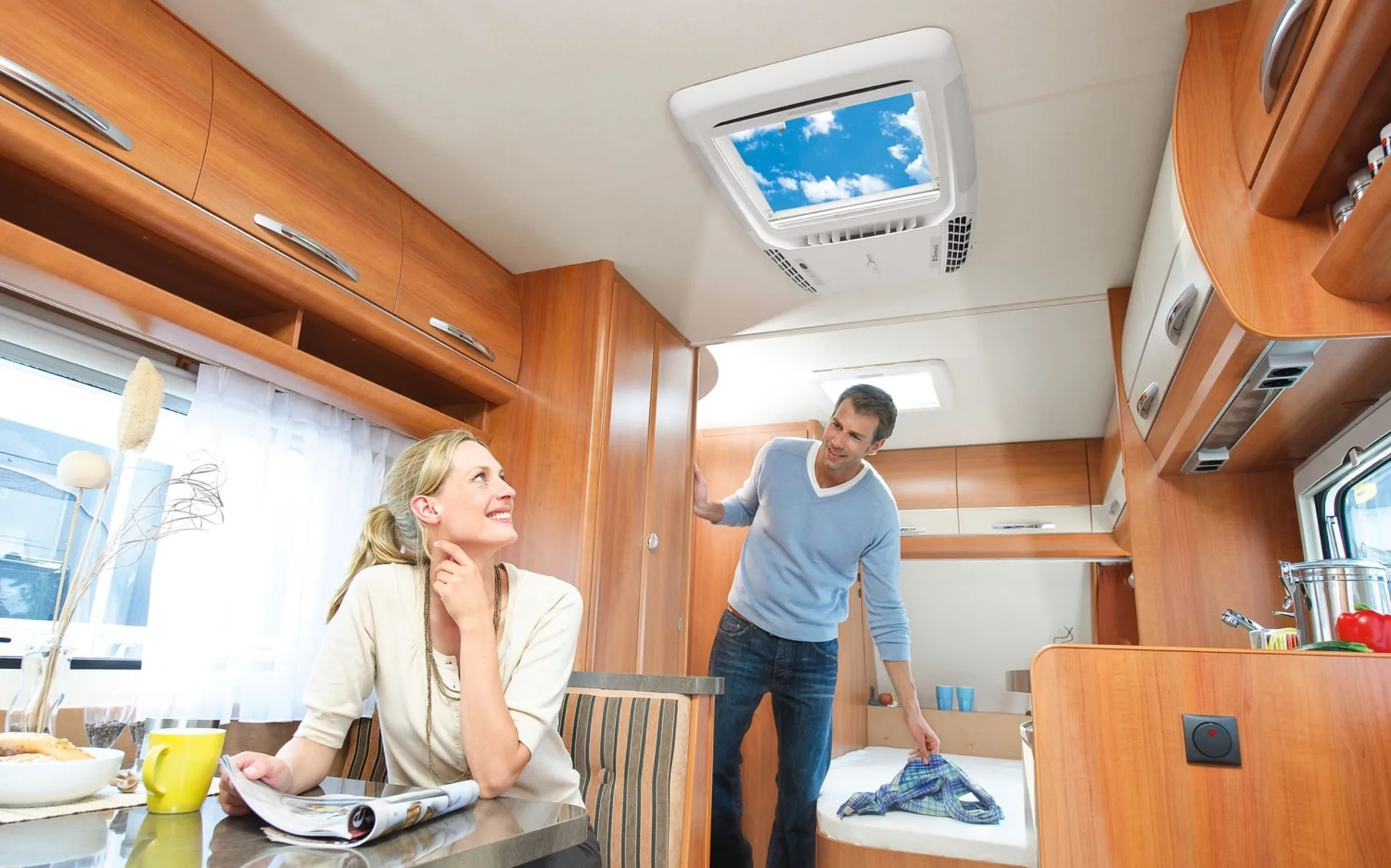 Dometic FreshLight 2200 Climatiseur de toit avec fenêtre de toit 2 200 W blanc