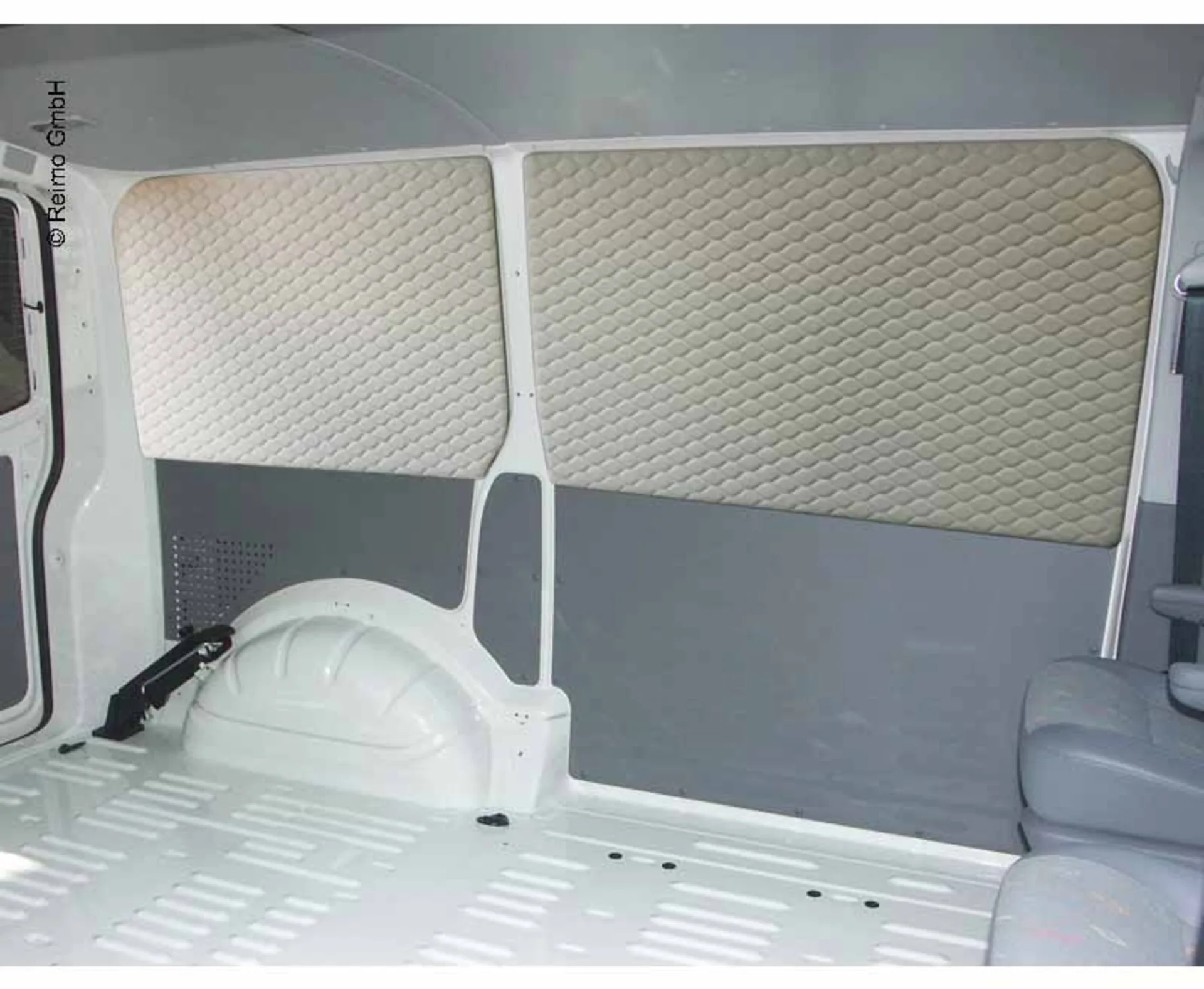 Gesteppte Innenverkleidung für VW T5/T6 Busse ohne Fenster - Gegenüber Schiebetür mit Klett