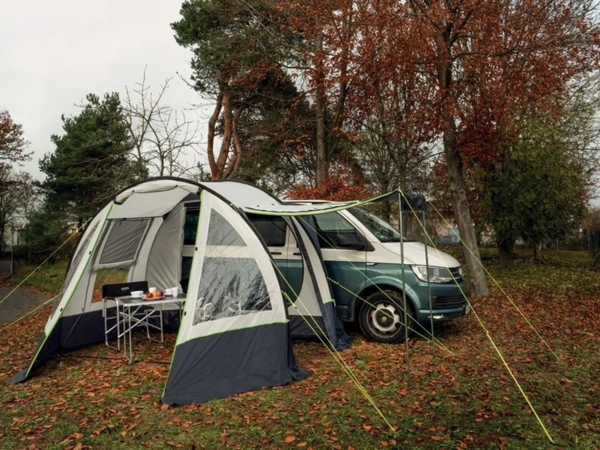 Busvorzelt Tour Easy Young 2 mit Anbauhöhe von 180-220cm