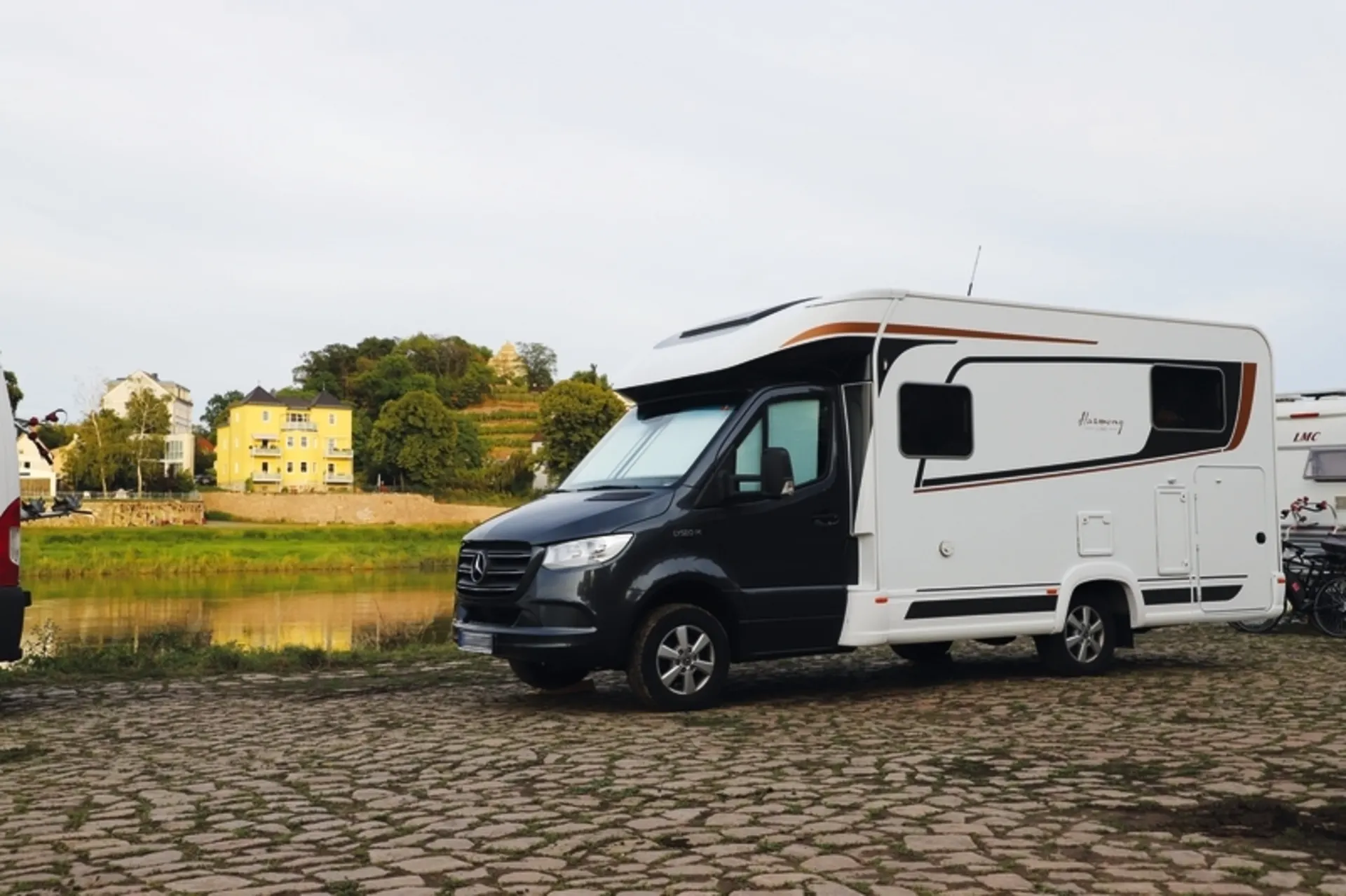 REMIfront IV Fahrerhausverdunkelung Sprinter ab Bj. 2019 mit großem Sensorgehäuse