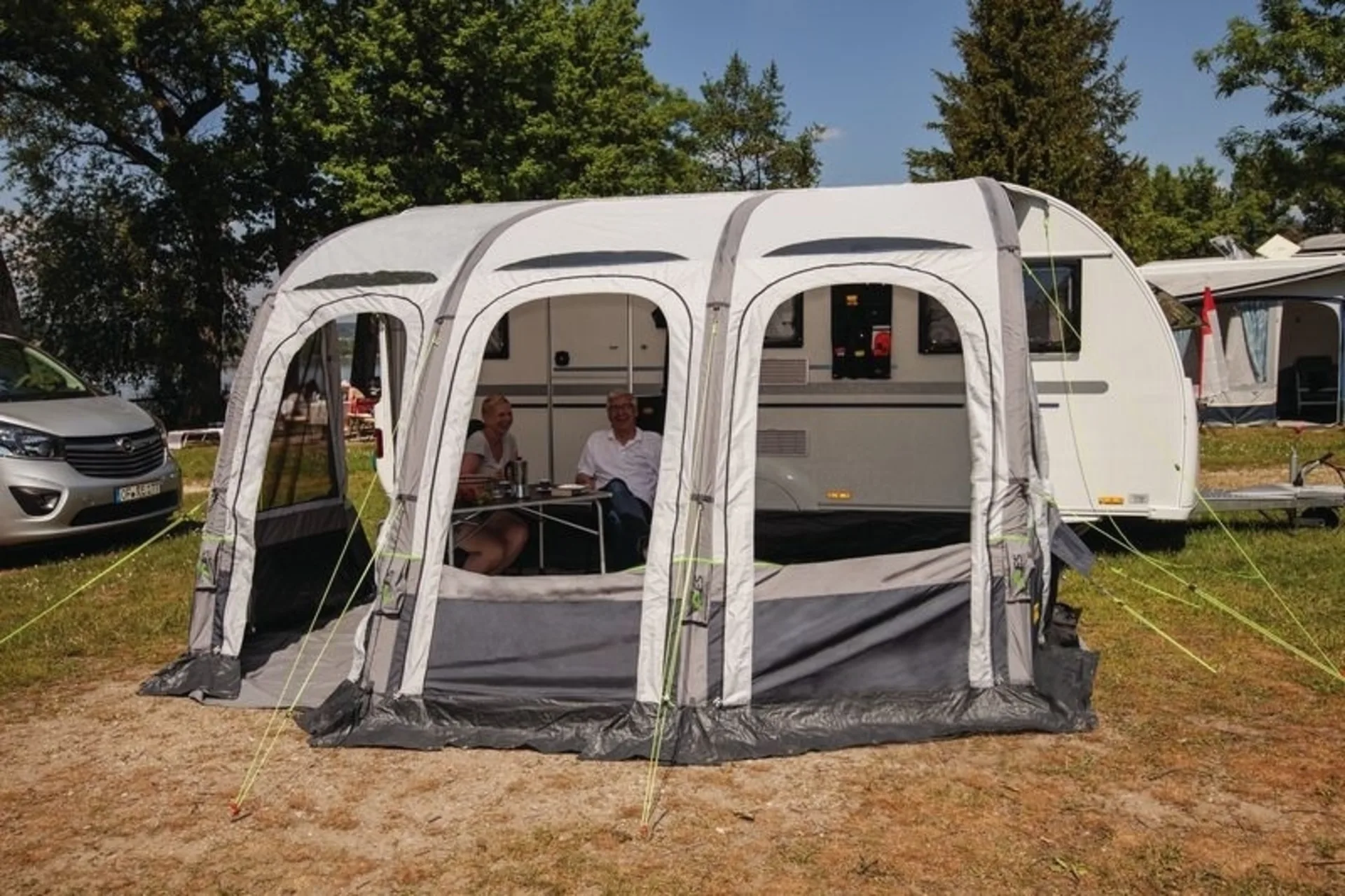Wohnwagen-Luftvorzelt Marina Air 3.9 mit Luftkammer-System