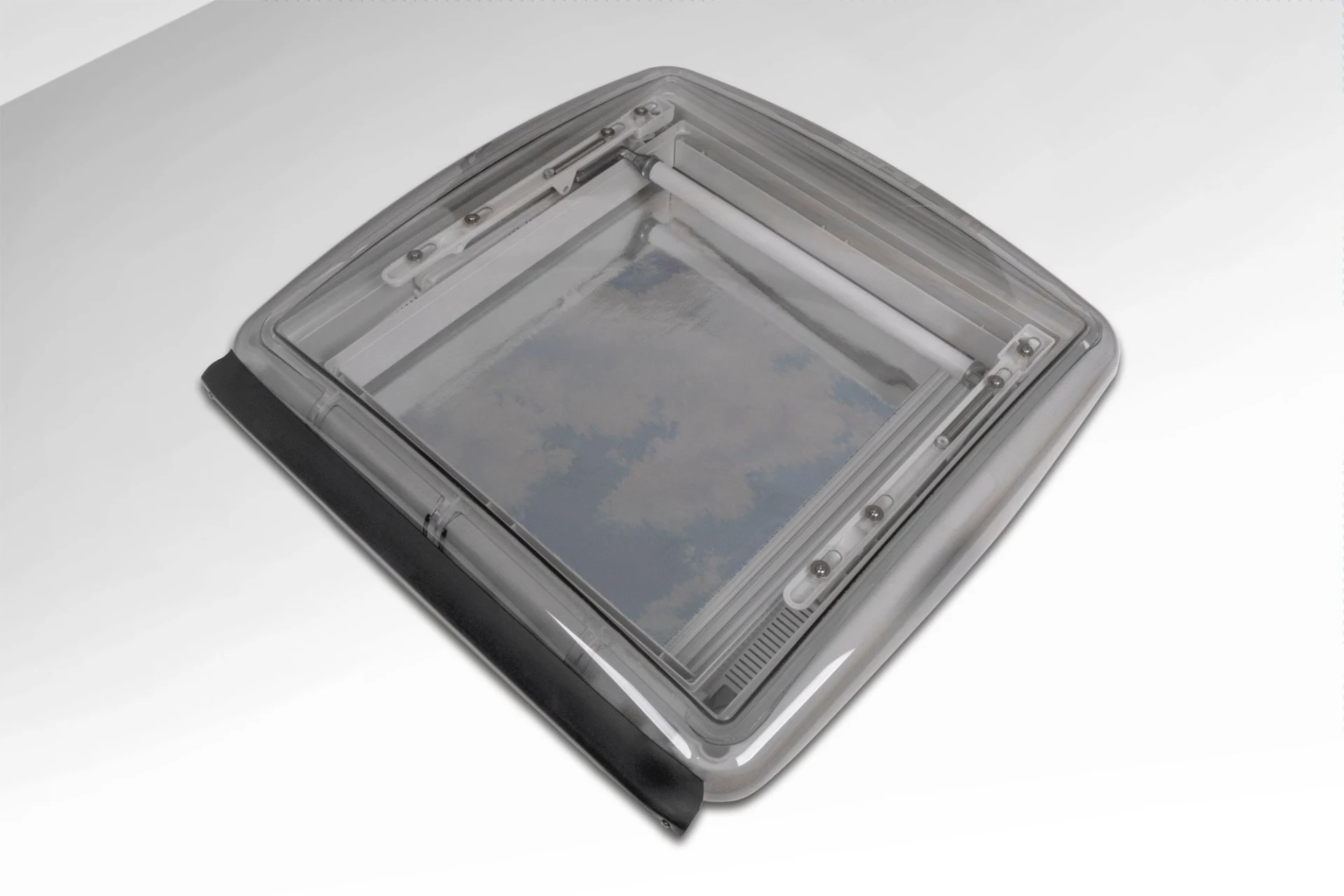 roofSTAR 4 fenêtres de toit 40x40 12V avec aération forcée et éclairage