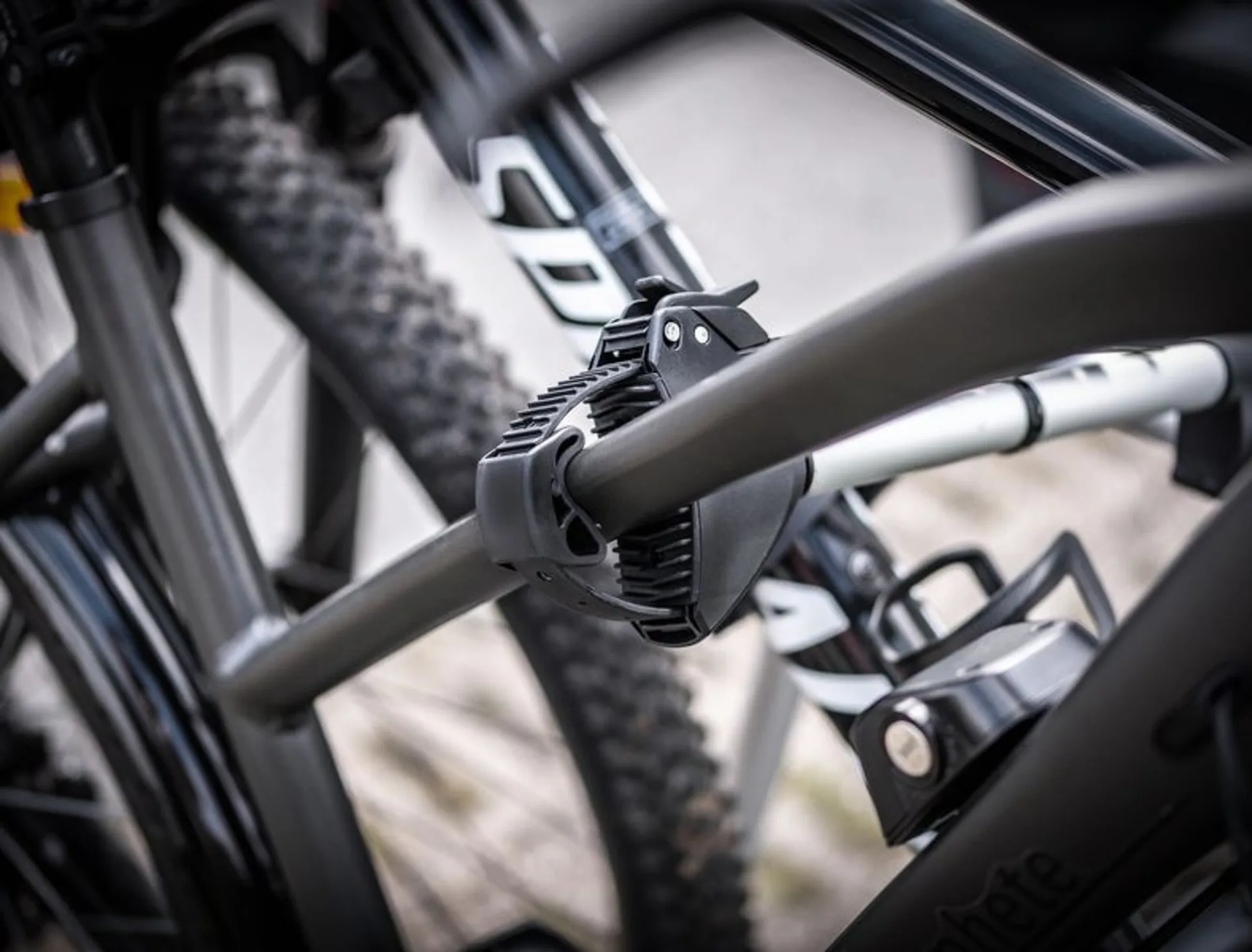 LAS SD260 Porte-vélos d'attelage à porte battante