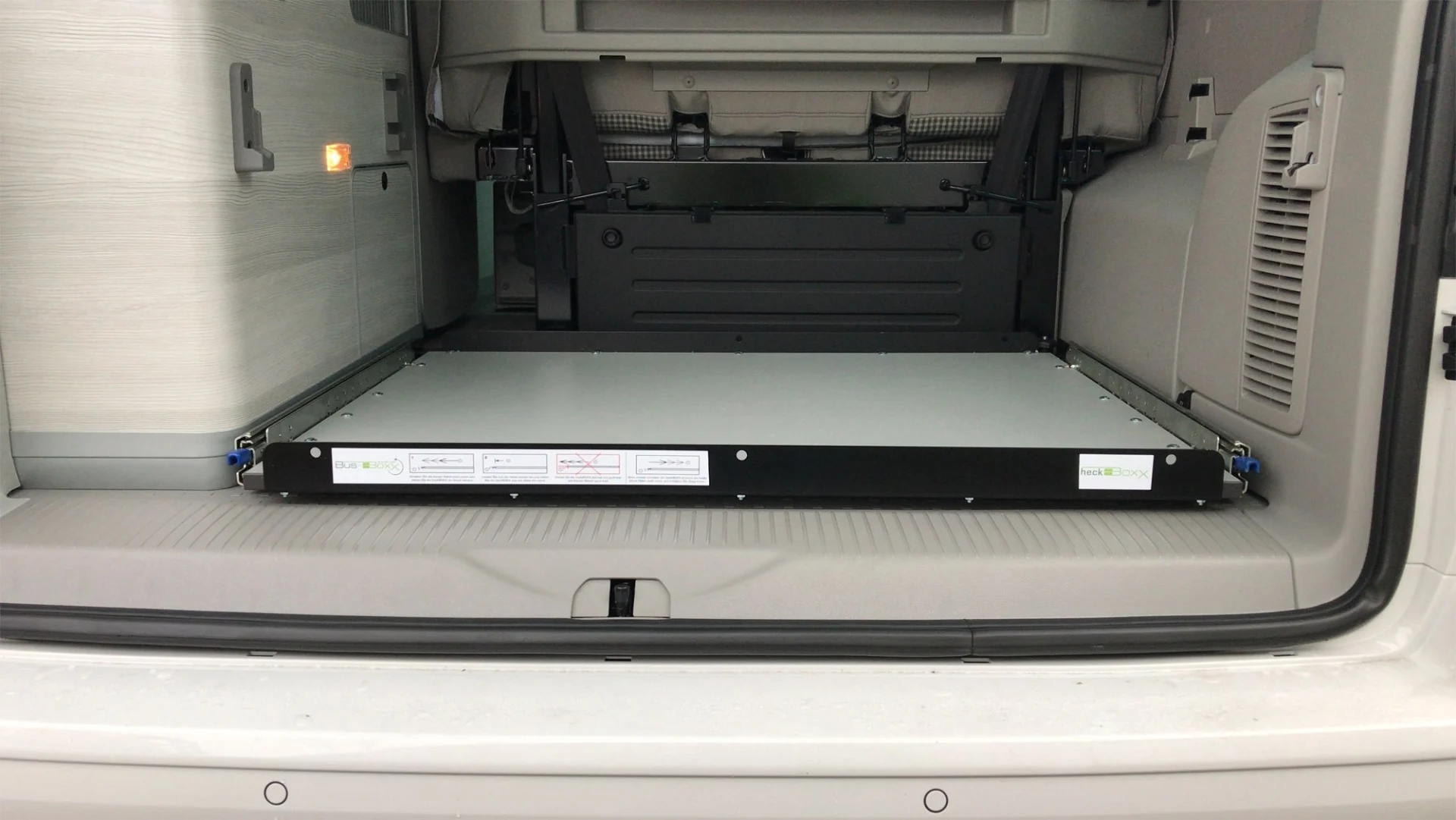 BusBoxx heckBOXX flex T5 / T6 / T6.1 California Coast / Ocean / Beach Camper : module coulissant arrière en deux parties, profondeur de coulissement 800 mm