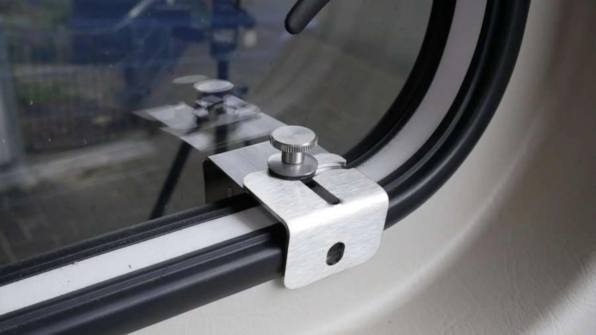 Womo Sicherheitsprofil RK-62 für vorgehangene rahmenlose Fenster
