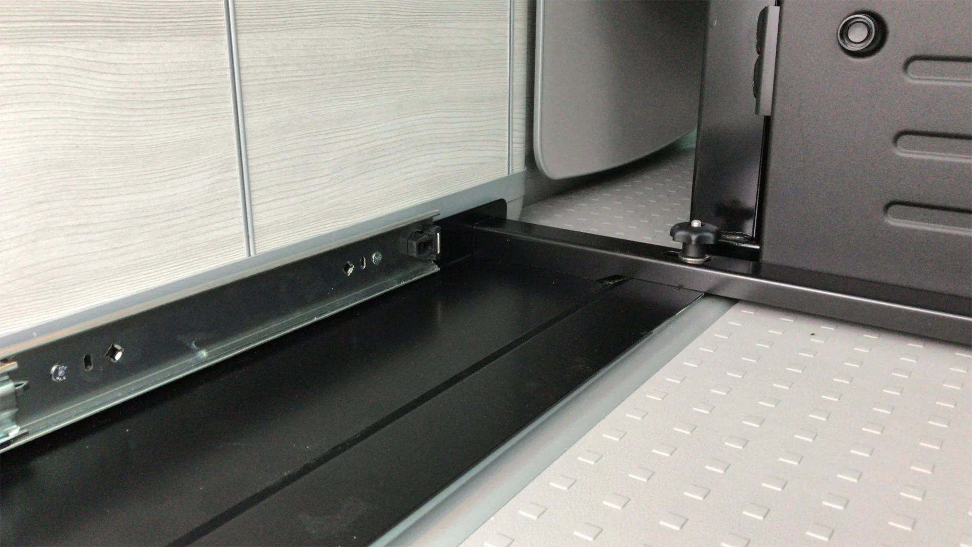 BusBoxx heckBOXX flex T5 / T6 / T6.1 California Coast / Ocean / Beach Camper : module coulissant arrière en deux parties, profondeur de coulissement 800 mm